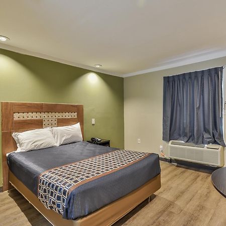 Budgetel Inn And Suites Роли Экстерьер фото