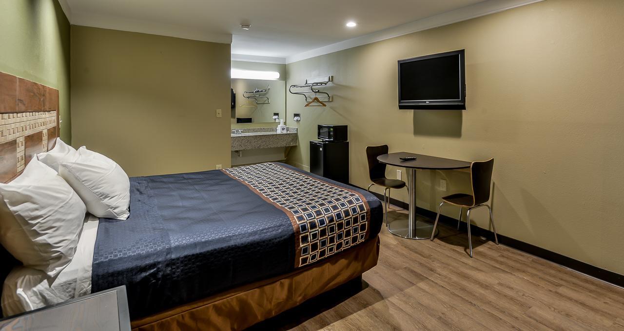 Budgetel Inn And Suites Роли Экстерьер фото